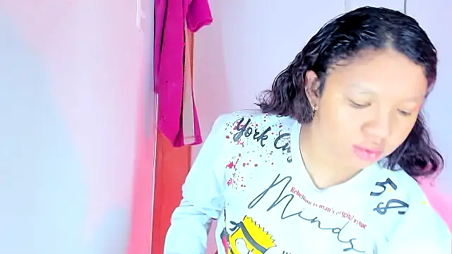 Emily Coper18 online show from 18, 9, 2025