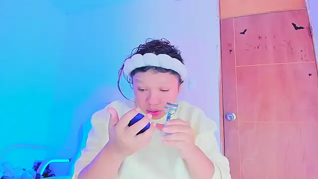 Emily Coper18 online show from 18, 4, 2026