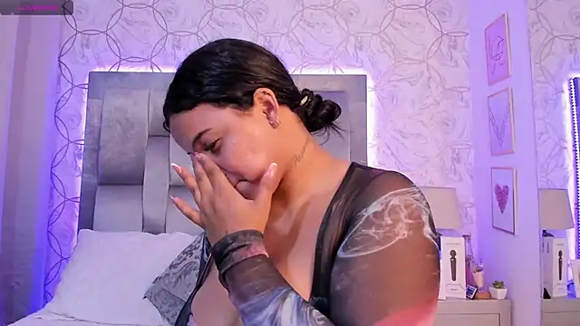 Snapshot of EmmaWeest chatting on 12, 12, 2024 EmmaWeest online show from 12, 12, 2024