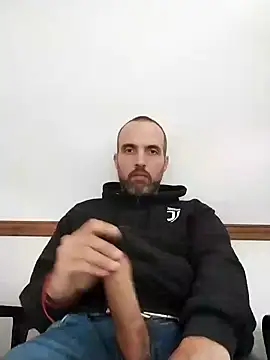 Snapshot of leon3875 chatting on 19, 12, 2024 leon3875 online show from 19, 12, 2024