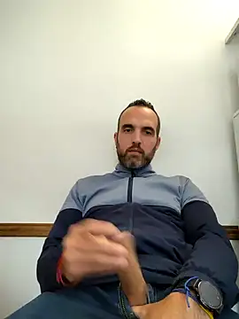 Snapshot of leon3875 chatting on 5, 3, 2025 leon3875 online show from 5, 3, 2025