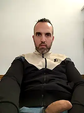 Snapshot of leon3875 chatting on 15, 9, 2025 leon3875 online show from 15, 9, 2025