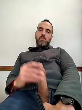 Snapshot of leon3875 chatting on 3, 10, 2025 leon3875 online show from 3, 10, 2025