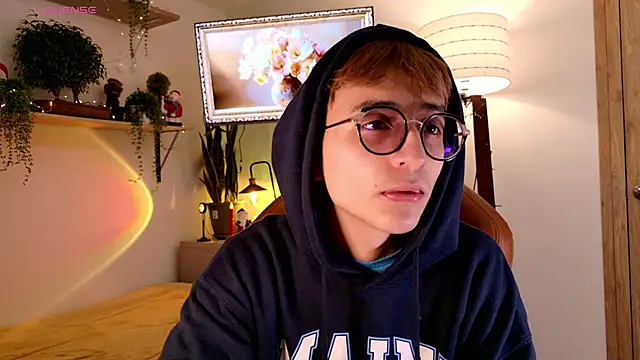 Snapshot of Mr_evan1 chatting on 4, 12, 2025 Mr evan1 online show from 4, 12, 2025