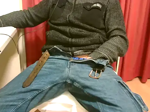 Snapshot of Giulio35_Pika chatting on 15, 12, 2025 Giulio35 Pika online show from 15, 12, 2025