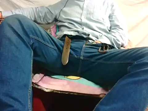 Snapshot of Giulio35_Pika chatting on 19, 12, 2025 Giulio35 Pika online show from 19, 12, 2025