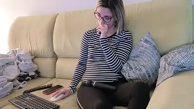 sexy blondie92 online show from 18, 3, 2026