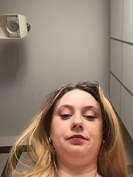 chloetarducci online show from 6, 3, 2025