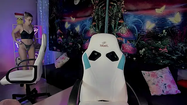 TiffanyBatson online show from 8, 2, 2025