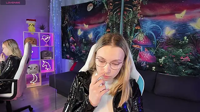 TiffanyBatson online show from 23, 2, 2025