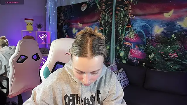 TiffanyBatson online show from 24, 2, 2025