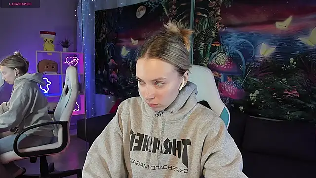 TiffanyBatson online show from 25, 2, 2025