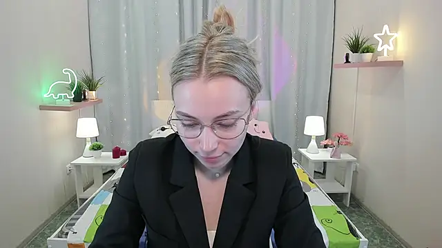 TiffanyBatson online show from 6, 3, 2025