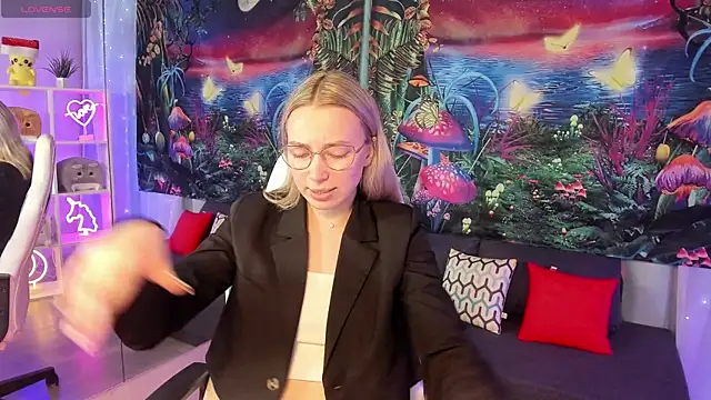 TiffanyBatson online show from 7, 3, 2025