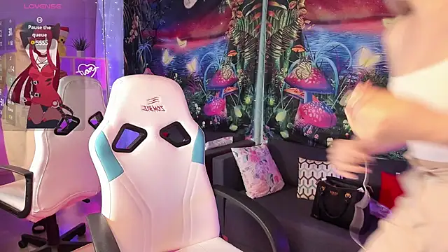 TiffanyBatson online show from 21, 3, 2025