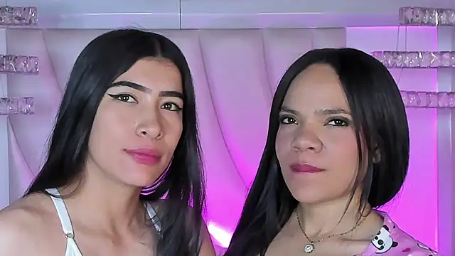 Snapshot of siara_and_zoe chatting on 21, 5, 2026 siara and zoe online show from 21, 5, 2026