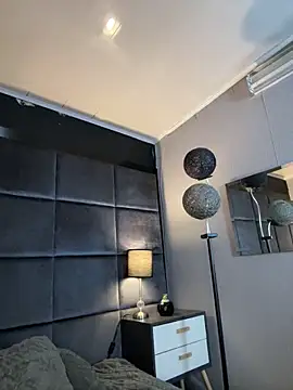 CHERRYY BOMB  online show from 17, 12, 2025