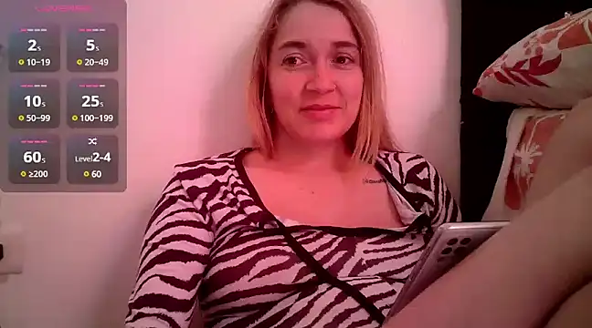 Izury Blondee online show from 15, 12, 2024