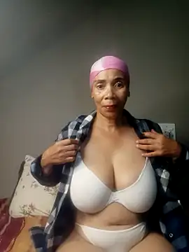 Snapshot of OmegaSexyBoobs chatting on 20, 2, 2025 OmegaSexyBoobs online show from 20, 2, 2025