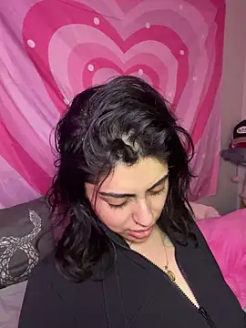 Snapshot of ThickerThanYoBitch chatting on 25, 1, 2025 ThickerThanYoBitch online show from 25, 1, 2025