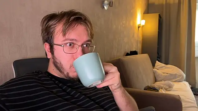 Snapshot of kiopiggy chatting on 4, 11, 2025 kiopiggy online show from 4, 11, 2025