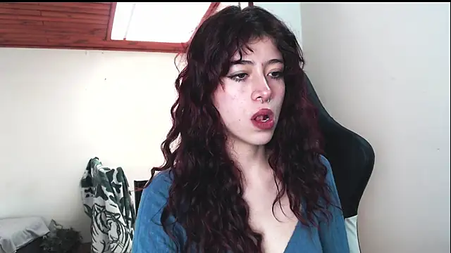 Snapshot of SuzzyyM chatting on 18, 12, 2024 SuzzyyM online show from 18, 12, 2024