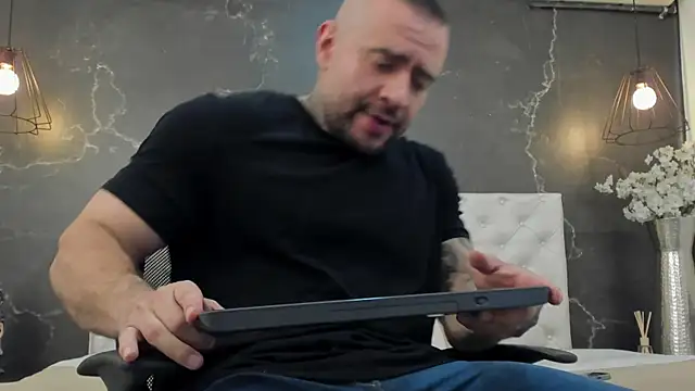 BruceDallas online show from 31, 1, 2025