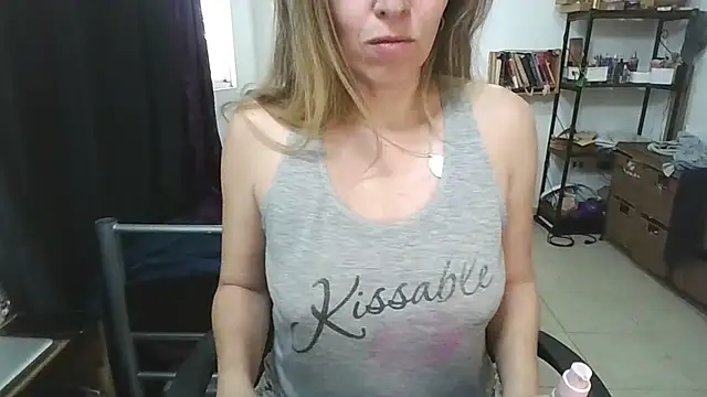 Snapshot of charlott_ponce chatting on 9, 7, 2026 charlott ponce online show from 9, 7, 2026
