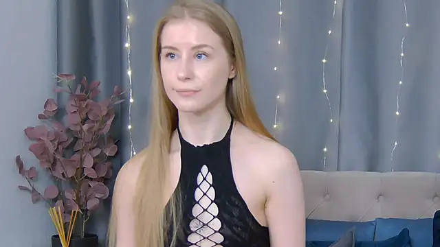 Snapshot of VioletiSwone chatting on 1, 2, 2025 VioletiSwone online show from 1, 2, 2025