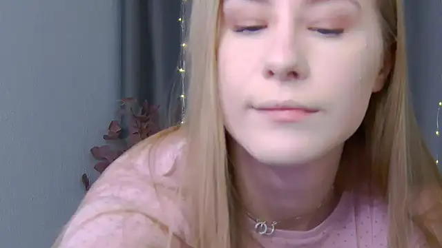 Snapshot of VioletiSwone chatting on 26, 2, 2025 VioletiSwone online show from 26, 2, 2025