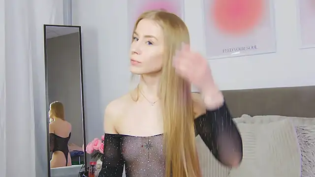 Snapshot of VioletiSwone chatting on 26, 9, 2025 VioletiSwone online show from 26, 9, 2025