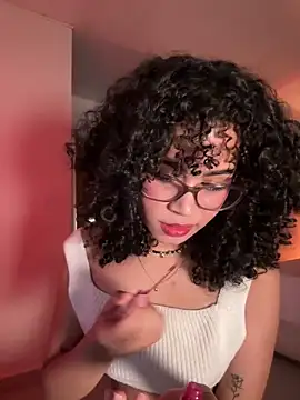 Lianh Benett online show from 2, 3, 2025