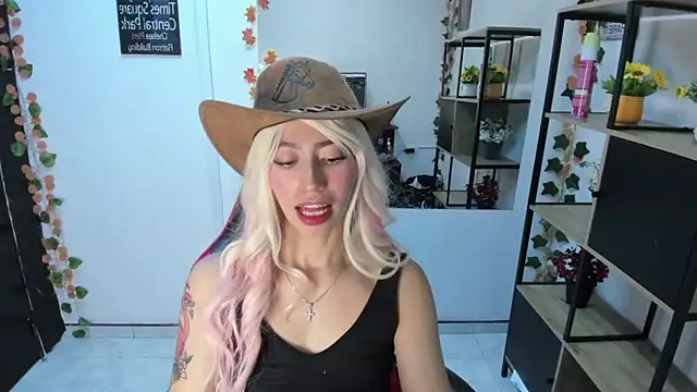 Snapshot of LilithCooperr_ chatting on 24, 11, 2025 LilithCooperr online show from 24, 11, 2025