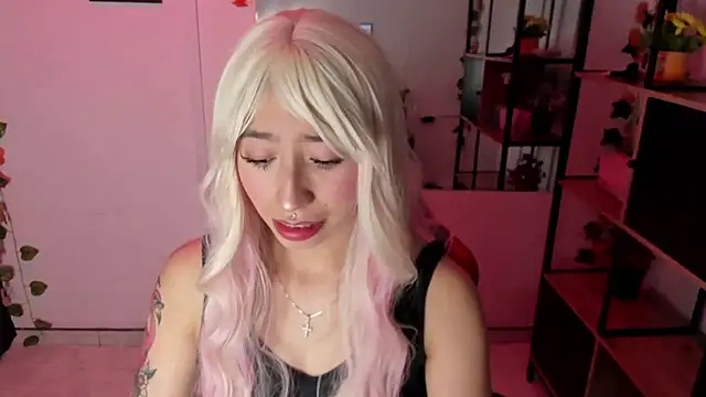 Snapshot of LilithCooperr_ chatting on 14, 12, 2025 LilithCooperr online show from 14, 12, 2025