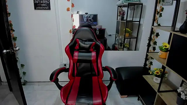 Snapshot of LilithCooperr_ chatting on 16, 12, 2025 LilithCooperr online show from 16, 12, 2025