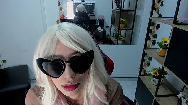 Snapshot of LilithCooperr_ chatting on 17, 12, 2025 LilithCooperr online show from 17, 12, 2025