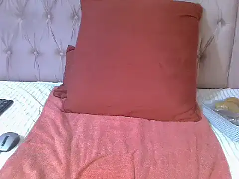 SweetMellowX1 online show from 11, 3, 2025