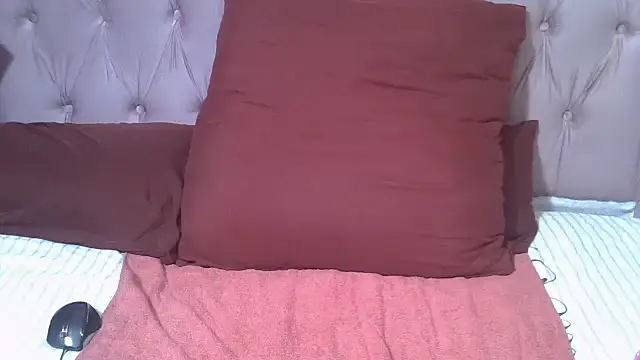 SweetMellowX1 online show from 9, 9, 2025