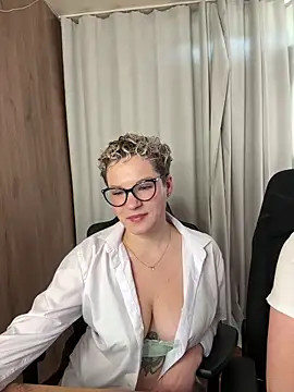 MrMrsRight online show from 18, 9, 2025