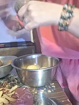  Kitti  online show from 18, 11, 2025