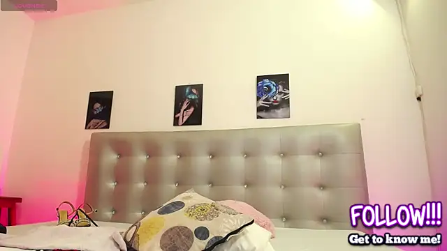 horny-juliette online show from 15, 4, 2026