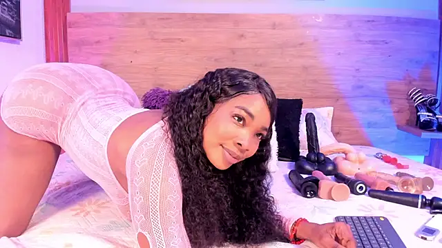 Aliisson Cruz online show from 4, 11, 2025