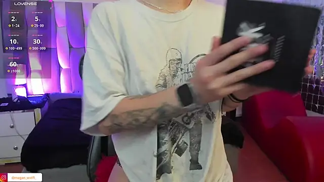 Snapshot of Megan_wolf1_ chatting on 26, 2, 2025 Megan wolf1  online show from 26, 2, 2025