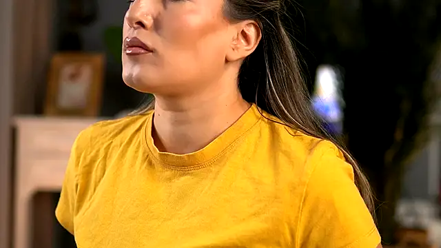 Snapshot of KellyMathews chatting on 11, 9, 2025 KellyMathews online show from 11, 9, 2025