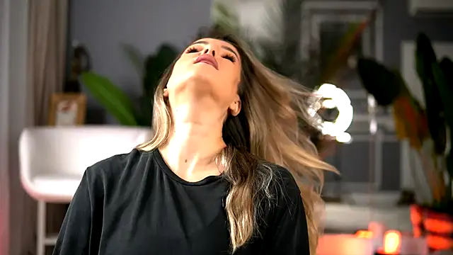 Snapshot of KellyMathews chatting on 8, 10, 2025 KellyMathews online show from 8, 10, 2025