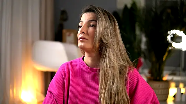 Snapshot of KellyMathews chatting on 27, 11, 2025 KellyMathews online show from 27, 11, 2025