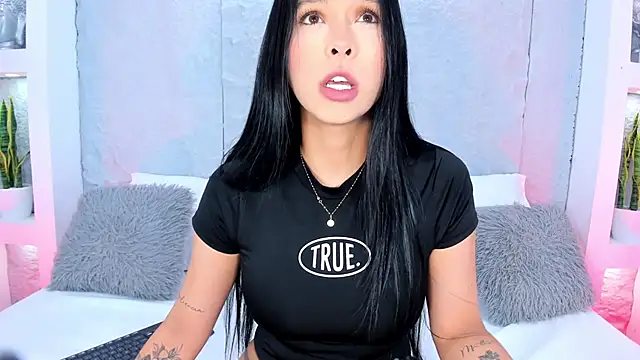 Snapshot of MiaCollson chatting on 14, 11, 2025 MiaCollson online show from 14, 11, 2025