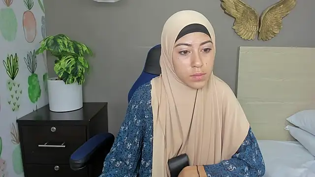 chaymae nah  online show from 6, 12, 2024