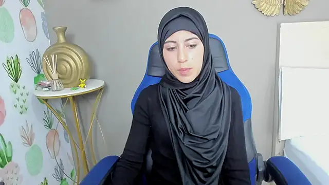 chaymae nah  online show from 20, 12, 2024