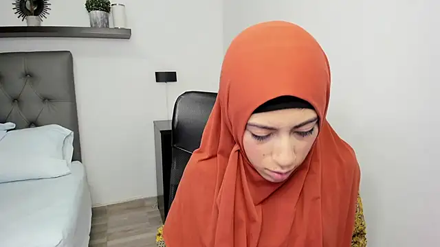 chaymae nah  online show from 24, 12, 2024